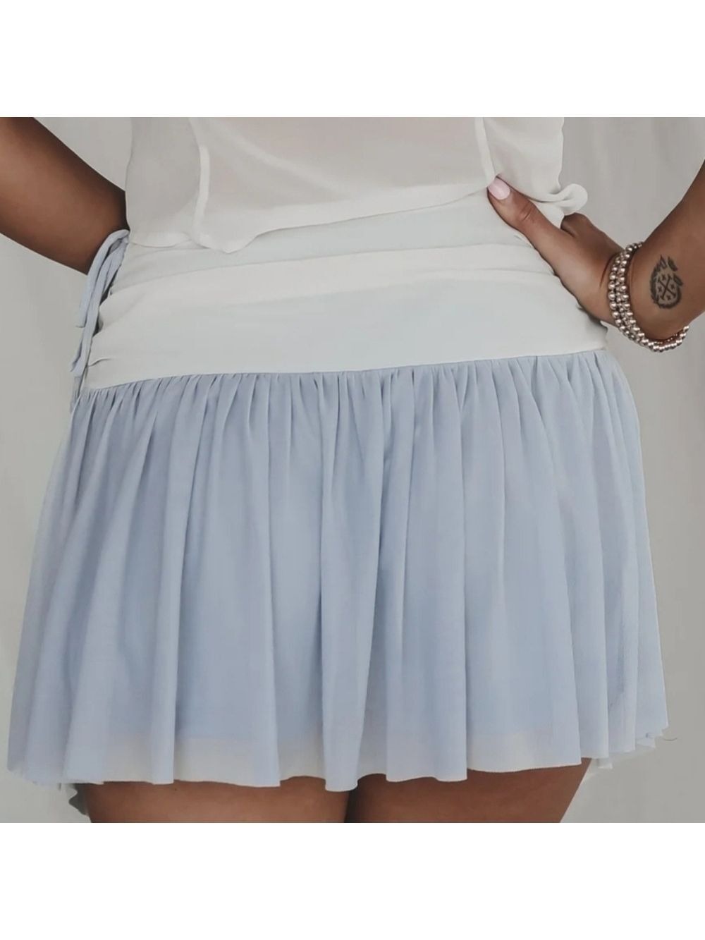 Amazing Lace LADYLIKE silver gray mesh miniskirt - Picture 4 of 5